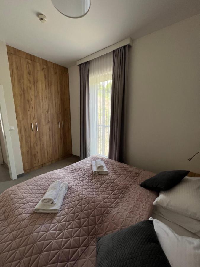 Aparthotel Apartamenty Czarna Gora 340 Шенна Екстериор снимка